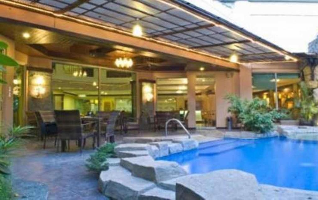 Goldenfield Kundutel Hotel Bacolod Exterior photo